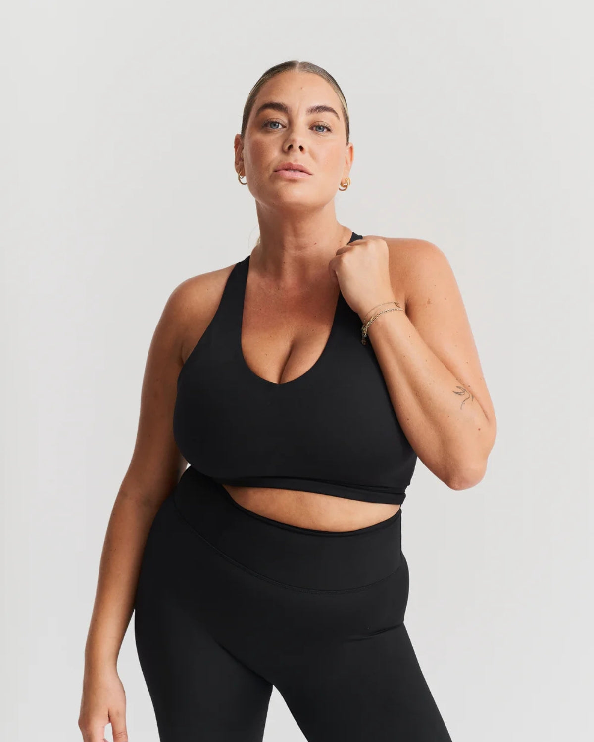 Bustiera Softsculpt V-neck Cross Back Sisterly Tribe - Negru