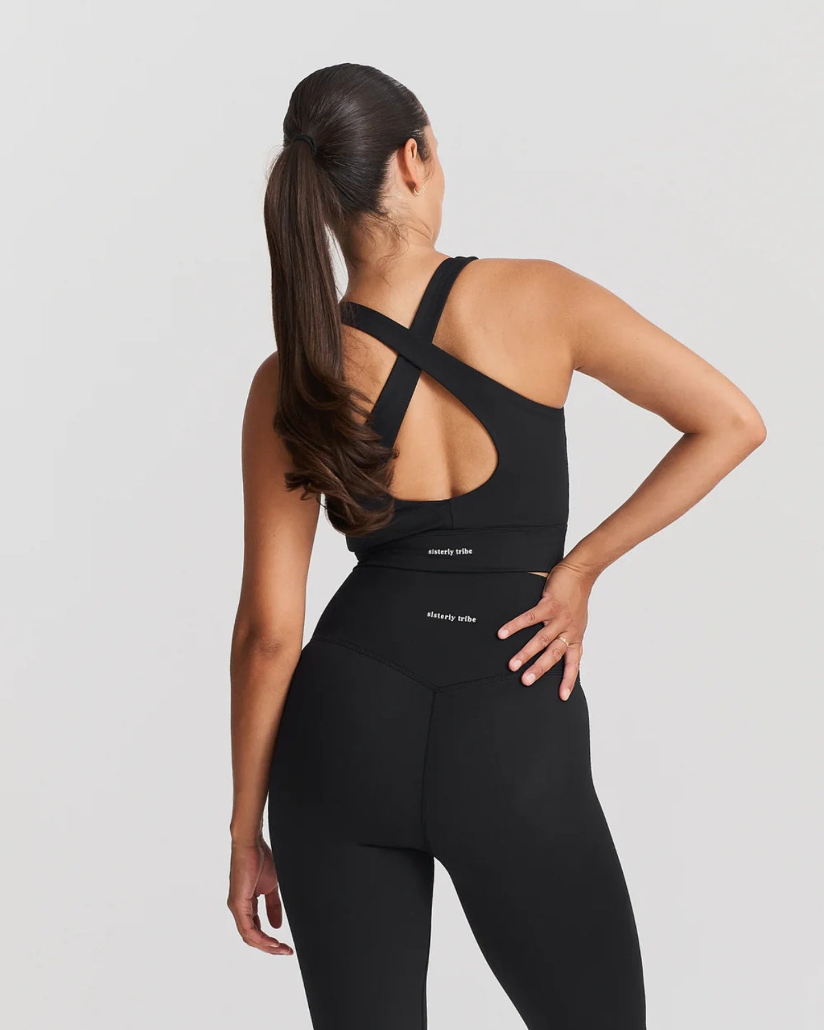 Bustiera Softsculpt V-neck Cross Back Sisterly Tribe - Negru