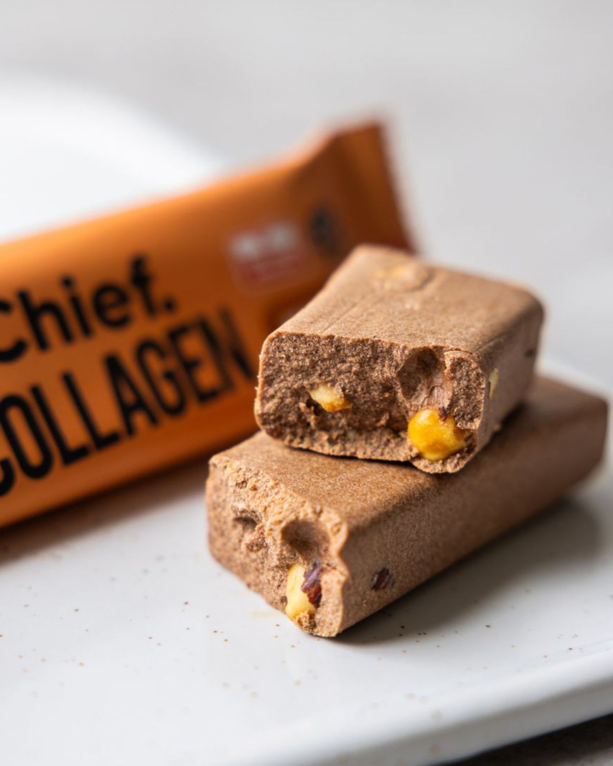 Chief, Baton Proteic cu Colagen, Brownie cu Alune, 45g