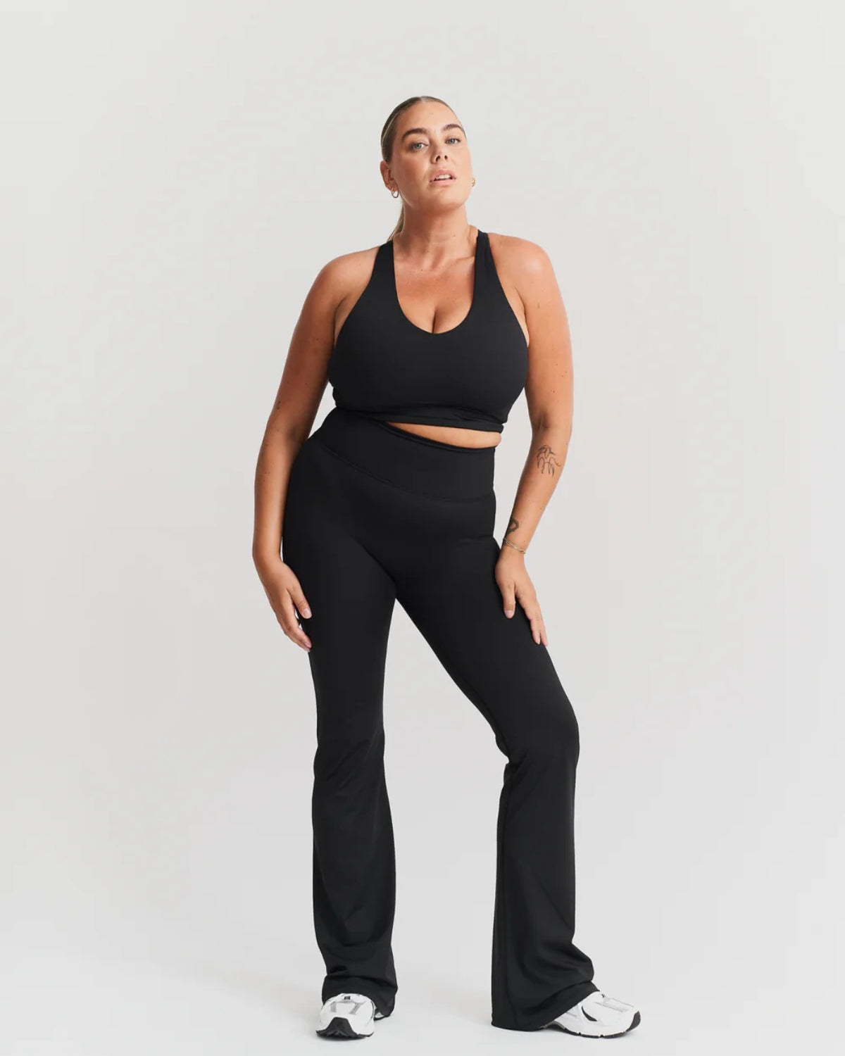 Bustiera Softsculpt V-neck Cross Back Sisterly Tribe - Negru